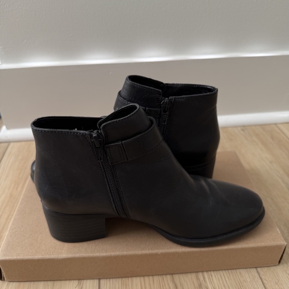 Naturalizer Dora Black Leather Ankle Boots - Picture 3 of 5